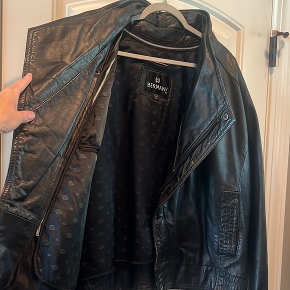 VINTAGE black leather lined Moto biker bomber jacket size XL Bermans - Picture 6 of 16